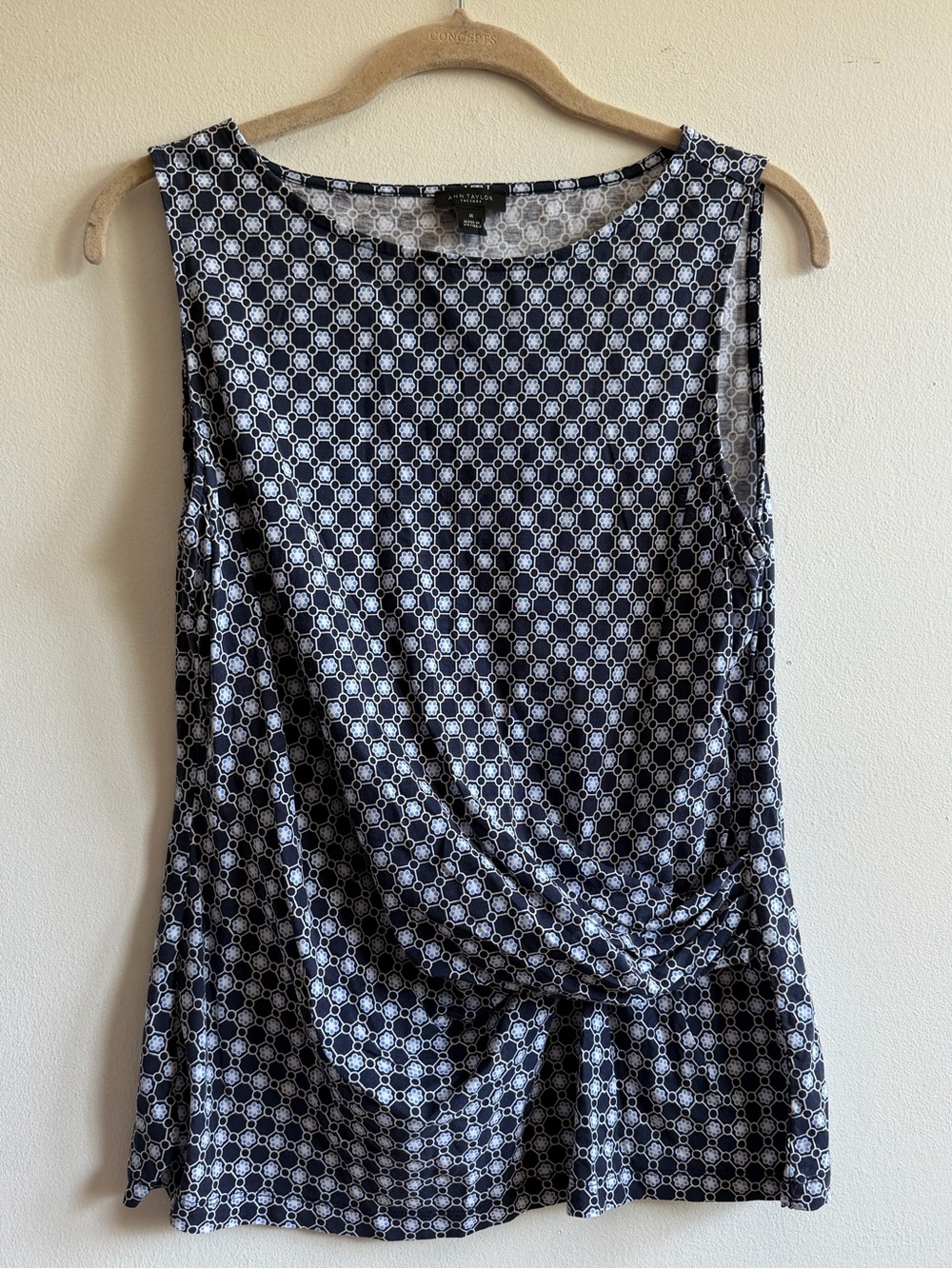 Ann Taylor Sleeveless Twist-Hem Patterned Shell in Navy/White